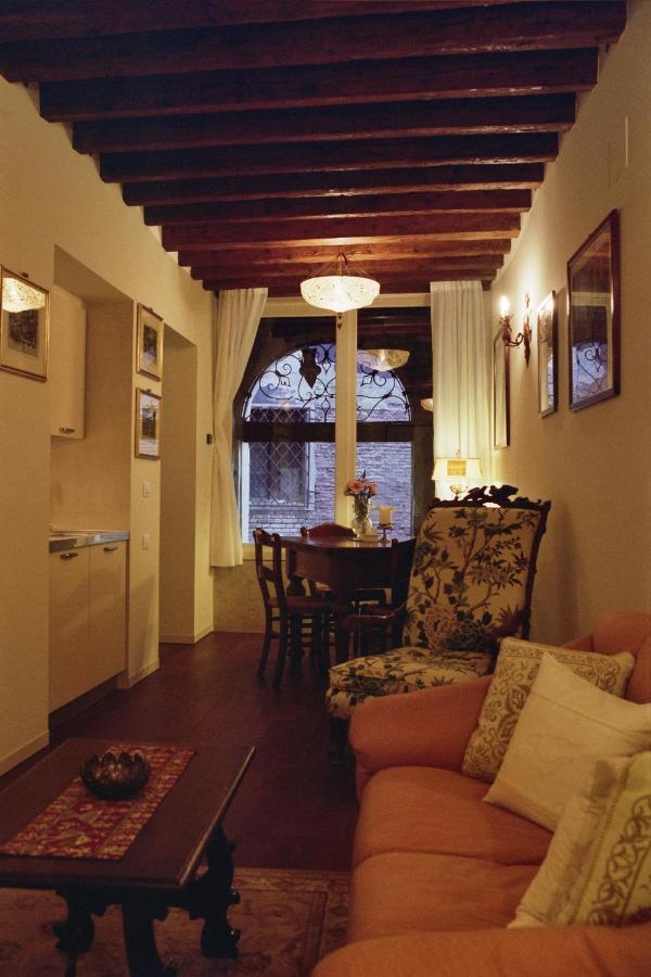 Apartamento Al Pozzo Dei Scoacamini, 100 M From San Marco, Ground Floor Venecia